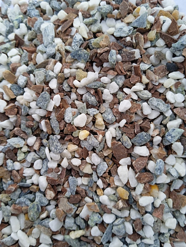 Kamenclub.ru: Мраморная крошка (щебень крошка микс: белый-зеленый-розовый) фр. 5-10 мм  купить в Челябинске мрамор белый, зеленый, розовый, разноцветный, молочный декоративная ландшафтная мраморная крошка 9500 руб/т   фото КАМЕНЬ КЛУБ