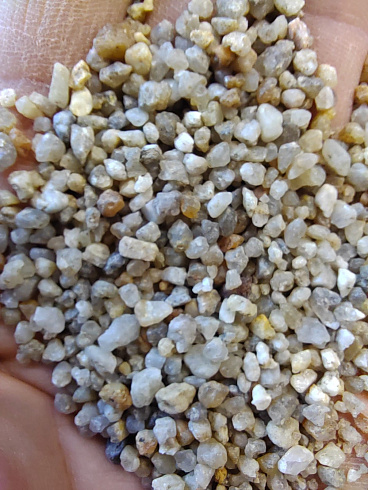 Кварцевый песок для площадок фр. 2-5 мм.  купить в Челябинске фото Камень Клуб