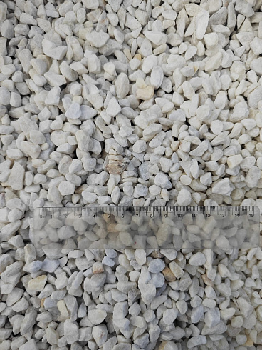 Kamenclub.ru: Мраморная крошка, щебень, цвет-белый, фр. 5-10 мм.  купить в Челябинске мрамор белый, айвори, молочный мраморная каменная крошка ландшафтная 12000 руб/т   фото КАМЕНЬ КЛУБ