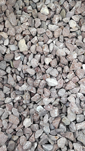 Kamenclub.ru: Мраморная крошка (щебень галтованный розовый) фр.20-40 мм.  купить в Челябинске мрамор розовый, красный оголтованный округлый щебень  15000 руб/т   фото КАМЕНЬ КЛУБ