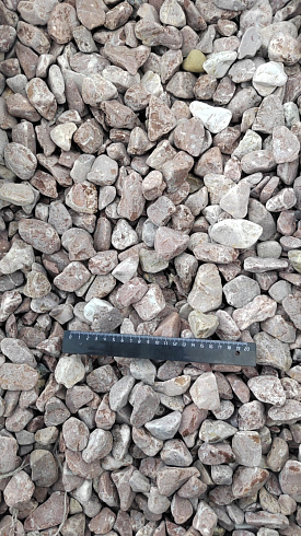 Kamenclub.ru: Мраморная крошка (щебень галтованный розовый) фр.20-40 мм.  купить в Челябинске мрамор розовый, красный оголтованный округлый щебень  15000 руб/т   фото КАМЕНЬ КЛУБ