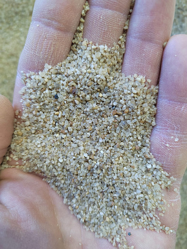 Кварцевый песок для площадок фр. 0,6-1,2 мм.  купить в Челябинске фото Камень Клуб