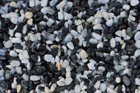 Kamenclub.ru: Мраморная крошка (щебень галтованный микс:: серый-зеленый-розовый) фр.10-20 мм.  купить в Челябинске мрамор серый, зеленый, розовый щебень окатанный округлый декоративный ландшафтный 15500 руб/т   фото КАМЕНЬ КЛУБ