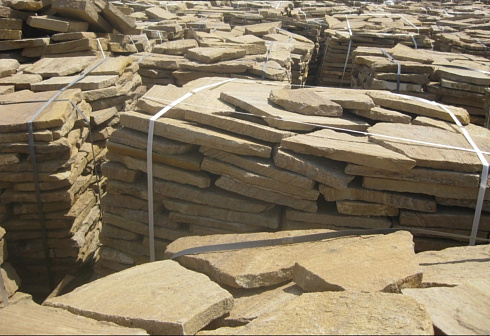 Kamenclub.ru: Песчаник пластушка желтый с рисунком (3 см)  купить в Челябинске песчаник желтый с рисунком, рыжий, желтый песчаник пластушка ландшафтная рваная 8 500 руб/м3   фото КАМЕНЬ КЛУБ