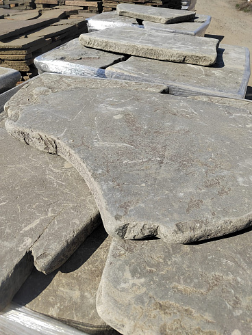 Kamenclub.ru: Песчаник галтованный для облицовки (фр. 2-5 см)  купить в Челябинске песчник рыжий желтый серый песчаник окатанный речной 6 000 руб/т   фото КАМЕНЬ КЛУБ