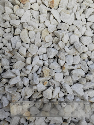 Kamenclub.ru: Мраморная крошка, щебень, цвет-белый, фр. 10-20 мм.  купить в Челябинске мрамор белый, молочный айвори каменная ландшафтная декоративная крошка шебня 12000 руб/т   фото КАМЕНЬ КЛУБ