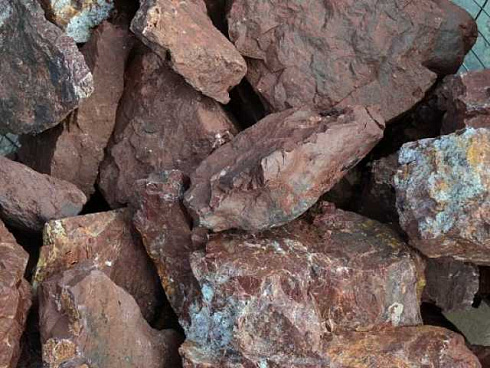 Kamenclub.ru: Щебень крошка красный (ЯШМА) фр. 5-10 мм.  купить в Челябинске крошка каменная яшмы красный, бордовый, темно-красный декоративная крошка ландшафтная каменная яшмоидная 8500 руб/т   фото КАМЕНЬ КЛУБ