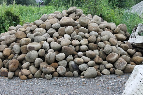 Kamenclub.ru: Песчаник ядра, фр. 100-300 мм  купить в Челябинске песчаник бежевый серый рыжий речная галька 5 000 руб/т   фото КАМЕНЬ КЛУБ