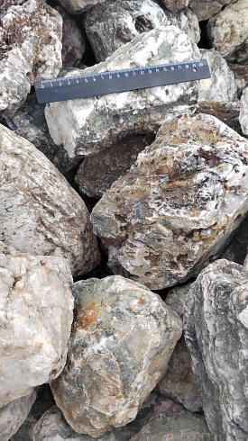 Kamenclub.ru: Кварцевый валунчик фр.100-300 мм.  купить в Челябинске кварц белый, бежевый молочный рыжий крупный природный камень галечник 7850 руб/т   фото КАМЕНЬ КЛУБ