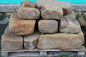 Kamenclub.ru: Песчаник для строительства и кладки (фр. 200-400 мм)  купить в Челябинске песчаник бежевый серый рыжий желтый блоки для строительства из песчаника 6500 руб/т   фото КАМЕНЬ КЛУБ