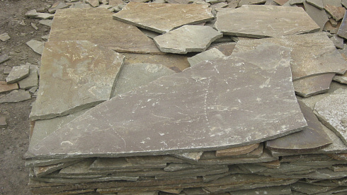 Kamenclub.ru: Песчаник пластушка серо-зеленый (4,0 см- 5,0 см)  купить в Челябинске песчаник серо-зеленый, серый, зеленый песчаник рваный ландшафтный колотый 9000 руб/м3   фото КАМЕНЬ КЛУБ