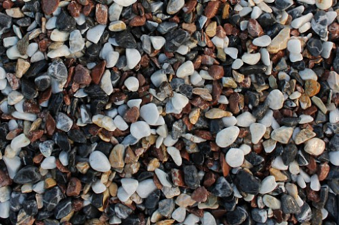 Kamenclub.ru: Мраморная крошка (щебень крошка микс : белый-черный-розовый) фр. 5-10 мм.  купить в Челябинске мрамор белый, черный, розовый, разноцветный микс декоративная мраморная каменная крошка 12000 руб/т   фото КАМЕНЬ КЛУБ