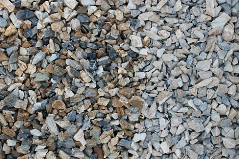 Kamenclub.ru: Мраморная крошка (щебень крошка медовый), фр. 10-20 мм.  купить в Челябинске песчаник бежевый, серый каменная ландшафтная крошка  12000 руб/т   фото КАМЕНЬ КЛУБ