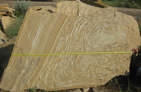 Kamenclub.ru: Форматный камень (плаха) пошаговая дорожка от 70-150 см (4 -12 см)  купить в Челябинске плитняк  форматный плаха желтый песчаник 9 000 руб/т   фото КАМЕНЬ КЛУБ