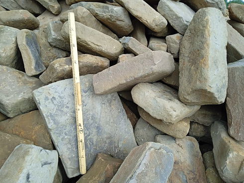 Kamenclub.ru: Песчаник для мощения дорожек, площадок, парковок ( фр 5-10 см)  купить в Челябинске песчаник  серый желтый коричневый рыжий песчаник оголтованный окатанный 6500 руб/т   фото КАМЕНЬ КЛУБ