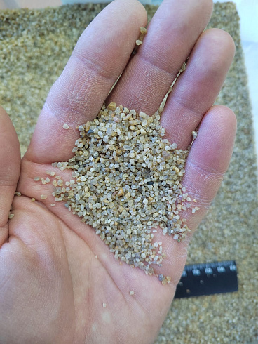 Кварцевый песок для площадок фр. 0,8 - 2 мм.  купить в Челябинске фото Камень Клуб