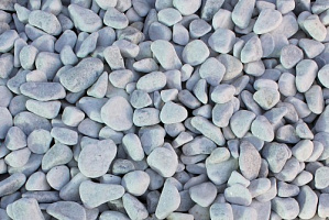 Kamenclub.ru: Мраморная крошка (щебень галтованный белый), фр.20-40 мм.  купить в Челябинске мрамор белый бежевый молочный мраморный щебень декоративный 17000 руб/т   фото КАМЕНЬ КЛУБ