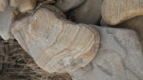 Kamenclub.ru: Песчаник пластушка галтованный желтый с рисунком (3 см)  купить в Челябинске плитняк - пластушка желтый песчаник 21000 руб/м3   фото КАМЕНЬ КЛУБ