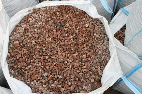 Kamenclub.ru: Мраморная крошка (щебень крошка розовый) фр. 10-20 мм.  купить в Челябинске мрамор розовый, красный каменная декоративная крошка ландшафтная 11000 руб/т   фото КАМЕНЬ КЛУБ