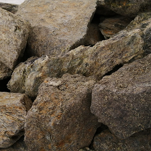 фото Змеевик салатовый  (фр. 70-100 мм)  купить в Челябинске в интернет-портале КАМЕНЬ КЛУБ