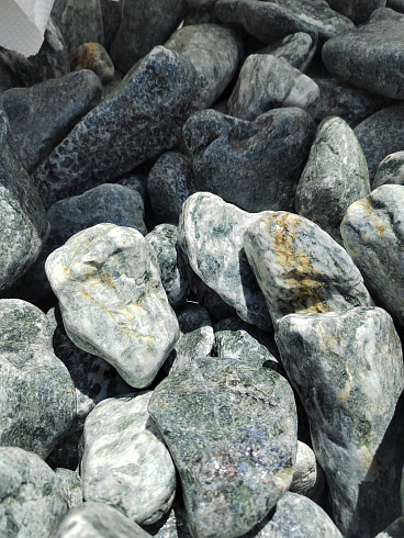 фото Галтованный жадеит (фр. 70-100 мм)  купить в Челябинске в интернет-портале КАМЕНЬ КЛУБ