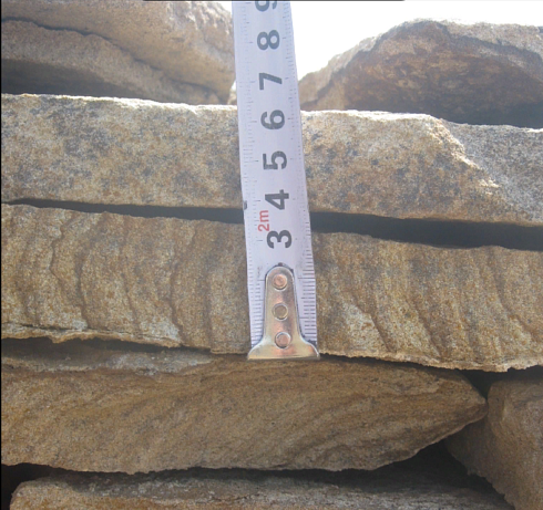 Kamenclub.ru: Песчаник пластушка желтый с рисунком (3 см)  купить в Челябинске песчаник желтый с рисунком, рыжий, желтый песчаник пластушка ландшафтная рваная 8 500 руб/м3   фото КАМЕНЬ КЛУБ