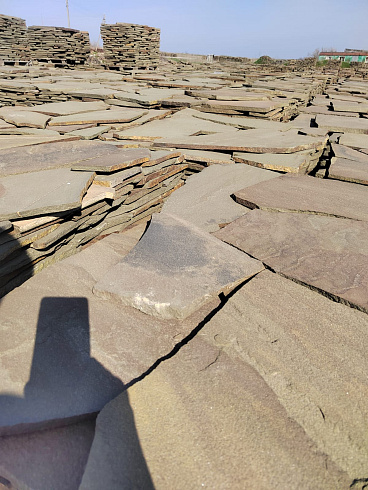 Kamenclub.ru: Песчаник пластушка серо-зеленый (3,0 см)  купить в Челябинске песчаник серо-зеленый, серый, зеленый песчаник пластушка колотый рваный ландшафтный 10200 руб/м3   фото КАМЕНЬ КЛУБ