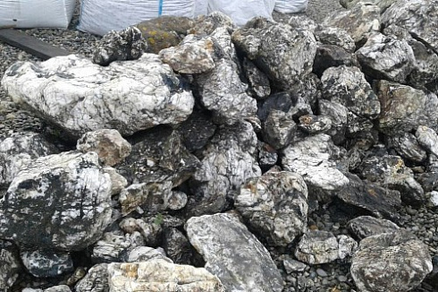 Kamenclub.ru: Черный гранит - кварцит фр. 500-1000 мм.  купить в Челябинске гранит кварцит черный серый белый скальный колотый валун 9750 руб/т   фото КАМЕНЬ КЛУБ