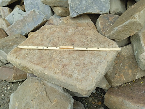 Kamenclub.ru: Песчаник для мощения дорожек, площадок, парковок ( фр 5-10 см)  купить в Челябинске песчаник  серый желтый коричневый рыжий песчаник оголтованный окатанный 6500 руб/т   фото КАМЕНЬ КЛУБ