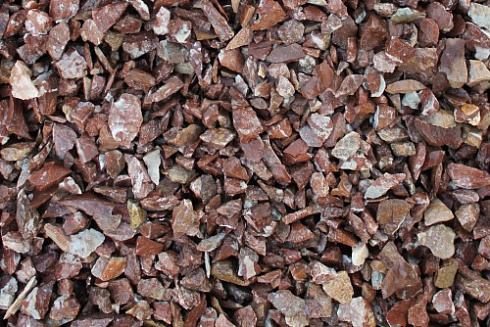 Kamenclub.ru: Мраморная крошка (щебень крошка розовый) фр. 3-5 мм.  купить в Челябинске мрамор розовый, красный декоративная ландшафтная мраморная крошка 11500 руб/т   фото КАМЕНЬ КЛУБ