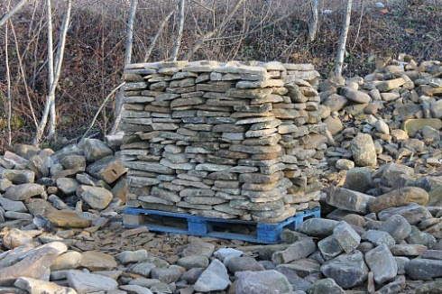 Kamenclub.ru: Песчаник колотый для облицовки (фр. 2-3 см)  купить в Челябинске песчаник бежевый серый рыжий песчаник строительный 5000 руб/т   фото КАМЕНЬ КЛУБ