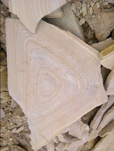 Kamenclub.ru: Форматный камень (плаха) пошаговая дорожка от 70-150 см (4 -12 см)  купить в Челябинске плитняк  форматный плаха желтый песчаник 9 000 руб/т   фото КАМЕНЬ КЛУБ