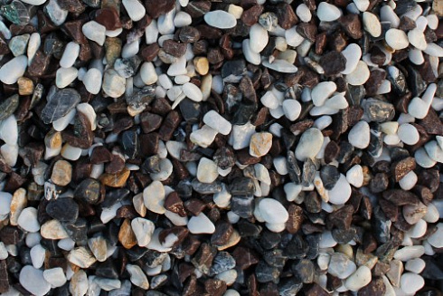 Kamenclub.ru: Мраморная крошка (щебень крошка микс : белый-черный-розовый) фр. 5-10 мм.  купить в Челябинске мрамор белый, черный, розовый, разноцветный микс декоративная мраморная каменная крошка 12000 руб/т   фото КАМЕНЬ КЛУБ