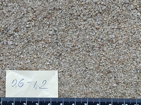 Кварцевый песок для площадок фр. 0,6-1,2 мм.  купить в Челябинске фото Камень Клуб