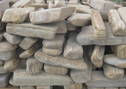 Kamenclub.ru: Песчаник пластушка галтованный желтый с рисунком (3 см)  купить в Челябинске плитняк - пластушка желтый песчаник 21000 руб/м3   фото КАМЕНЬ КЛУБ