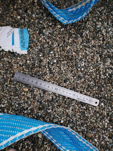 Kamenclub.ru: Галька речная окат (серая) фр.3-5 мм купить  в Челябинске галька речная серая бежевый темно-серый окатанный речной камень округлый 9500 руб/т   фото КАМЕНЬ КЛУБ