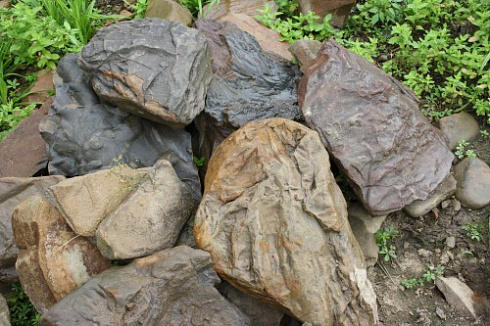 Kamenclub.ru: Песчаник декоративный ландшафтный (фр. 300-500 мм)  купить в Челябинске песчаник желтый рыжий серый зеленый валун речной окатанный природный песчаника 4 500 руб/т   фото КАМЕНЬ КЛУБ
