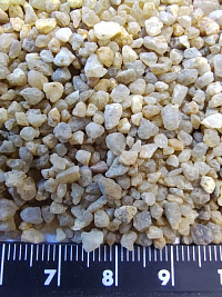 Кварцевый песок для водоподготовки фр. 1,6-3 мм.  купить в Челябинске фото Камень Клуб