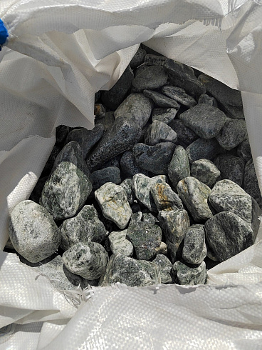 фото Галтованный жадеит (фр. 70-100 мм)  купить в Челябинске в интернет-портале КАМЕНЬ КЛУБ