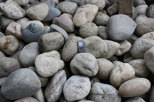 Kamenclub.ru: Речной валун (Ассорти) фр.100-300 мм.  купить в Челябинске галечник серый, темно-серый, светло-серый речная галька крупных размеров 4200 руб/т   фото КАМЕНЬ КЛУБ