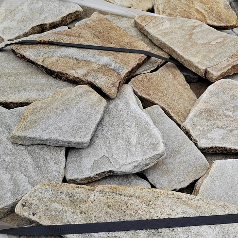 Kamenclub.ru: Песчаник пластушка галтованный желтый с рисунком (3 см)  купить в Челябинске плитняк - пластушка желтый песчаник 21000 руб/м3   фото КАМЕНЬ КЛУБ