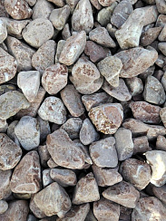 Kamenclub.ru: Мраморная крошка (щебень галтованный розовый) фр.10-20 мм.  купить в Челябинске мрамор розовый, красный ландшафтный декоративный окатанный округлый щебень 15000 руб/т   фото КАМЕНЬ КЛУБ