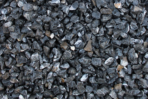 Kamenclub.ru: Щебень крошка черный (мрамор) фр. 40-70 мм.  купить в Челябинске мрамор черный с белыми прожилками, черный, белый декоративный щебень 11000 руб/т   фото КАМЕНЬ КЛУБ