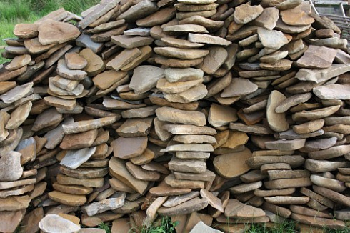 Kamenclub.ru: Песчаник колотый для облицовки (фр. 2-3 см)  купить в Челябинске песчаник бежевый серый рыжий песчаник строительный 5000 руб/т   фото КАМЕНЬ КЛУБ