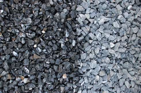 Kamenclub.ru: Щебень крошка черный (мрамор) фр. 10-20 мм.  купить в Челябинске мрамор черный с белыми прожилками, черный, белый каменная ландшафтная декоративная крошка щебня 11000 руб/т   фото КАМЕНЬ КЛУБ