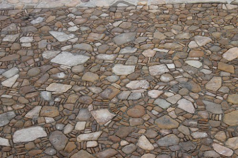 Kamenclub.ru: Песчаник для мощения дорожек, площадок, парковок ( фр 5-10 см)  купить в Челябинске песчаник  серый желтый коричневый рыжий песчаник оголтованный окатанный 6500 руб/т   фото КАМЕНЬ КЛУБ