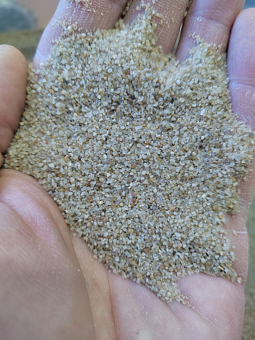 Кварцевый песок для площадок фр. 0,3 - 1 мм.  купить в Челябинске фото Камень Клуб