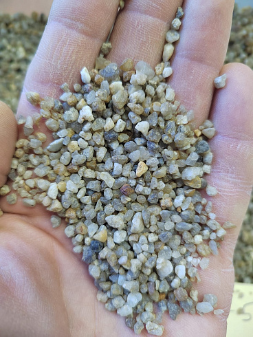 Кварцевый песок для площадок фр. 2-5 мм.  купить в Челябинске фото Камень Клуб