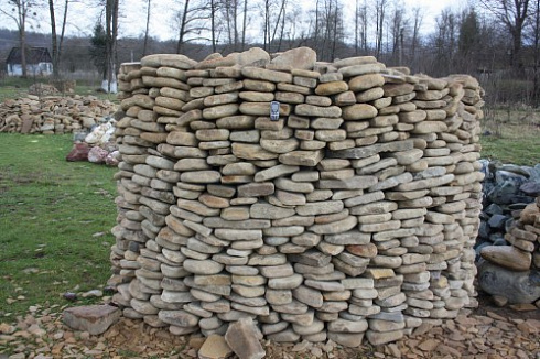 Kamenclub.ru: Песчаник для мощения дорожек, площадок, парковок ( фр 5-10 см)  купить в Челябинске песчаник  серый желтый коричневый рыжий песчаник оголтованный окатанный 6500 руб/т   фото КАМЕНЬ КЛУБ