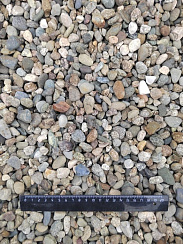 Kamenclub.ru: Галька речная окат (серая) фр.10-20 мм купить  в Челябинске галька речная серая, серый, темно-серый, светло-серый, коричневый ландшафтная декоративная речная окатанная округлая галька 5000 руб/т   фото КАМЕНЬ КЛУБ